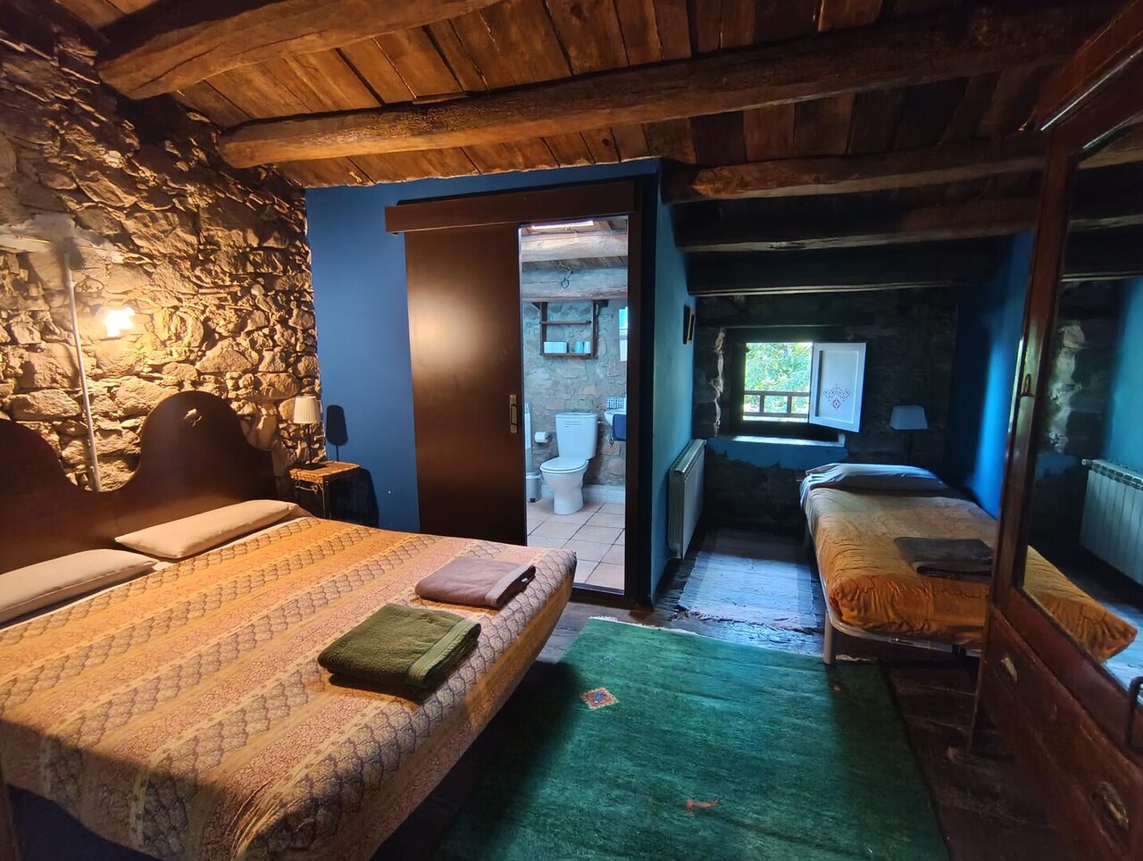 Habitación Buhardilla piscina con capacidad para 3 personas en Mas Vilarmau